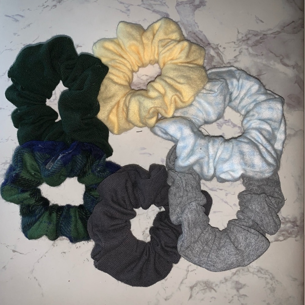 BOGO 50% OFF 5 BM scrunchies!!!